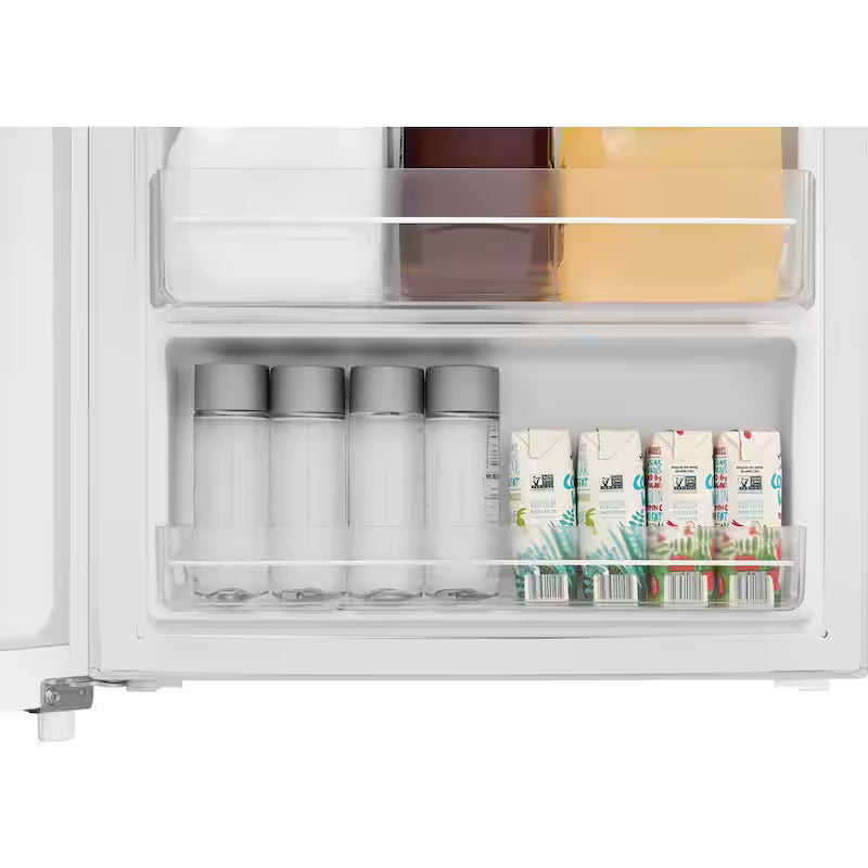 Top Freezer Refrigerator in White O1076