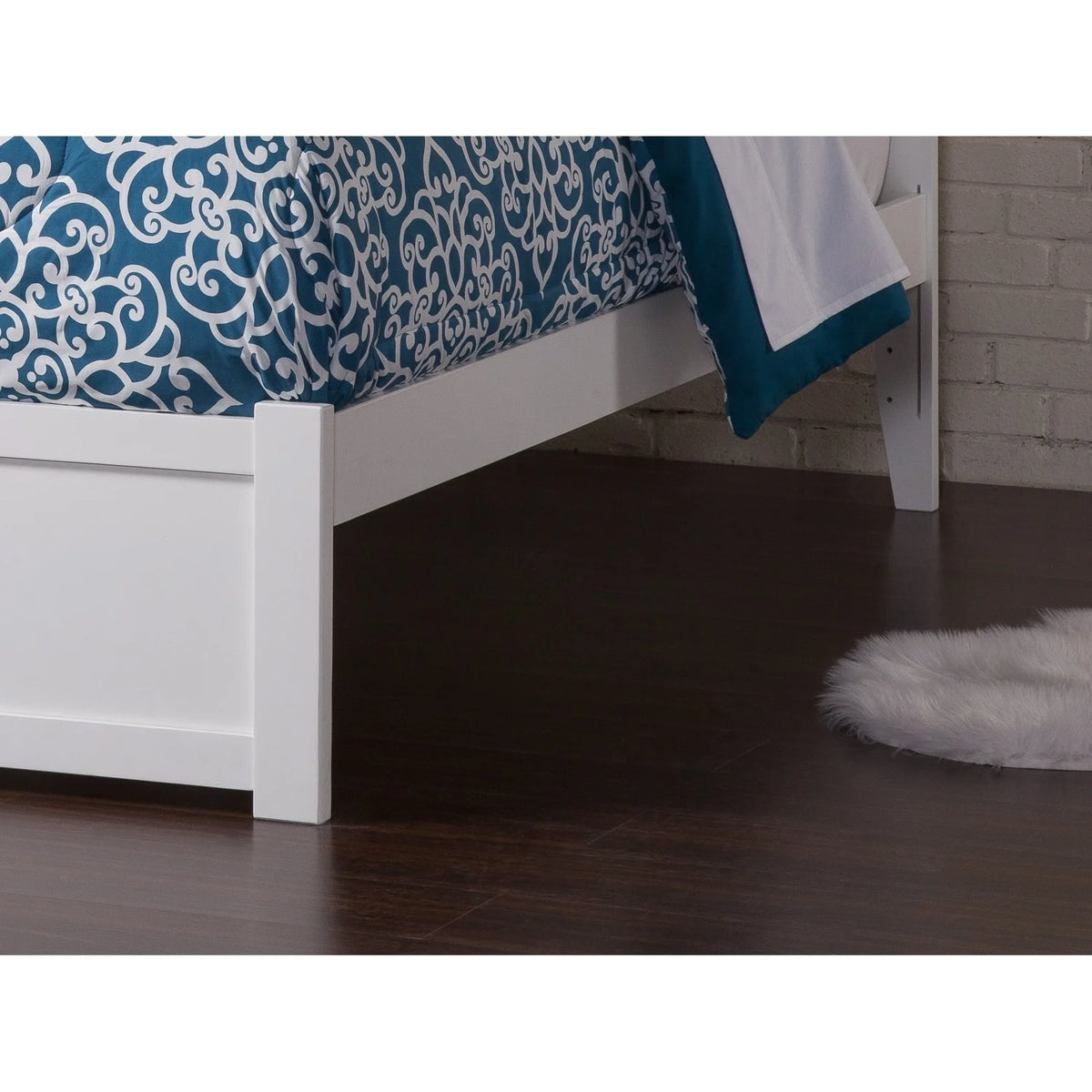White Platform Bed with Footboard and 2 Drawers T6379