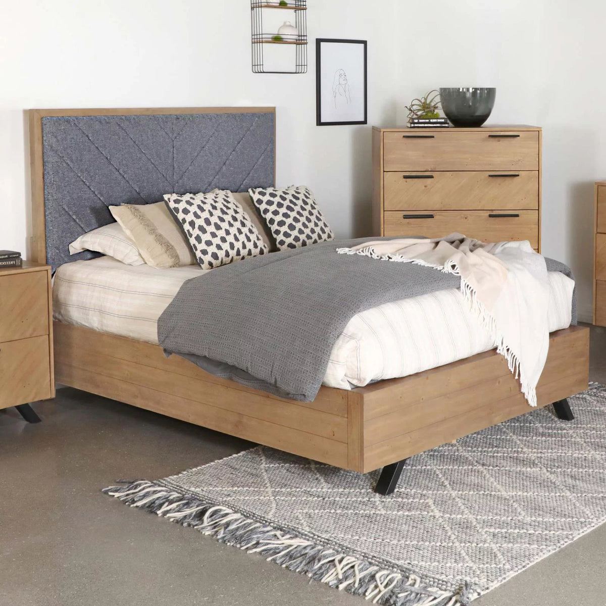 Fabric Upholstered Eastern King Panel Bed I135776
