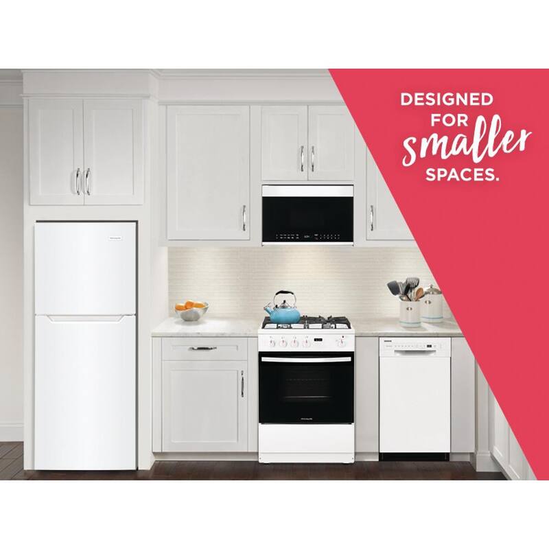 Top Freezer Refrigerator in White O1076