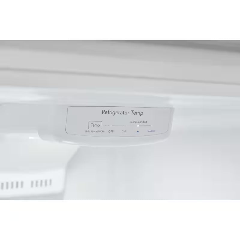 Top Freezer Refrigerator in White O1076